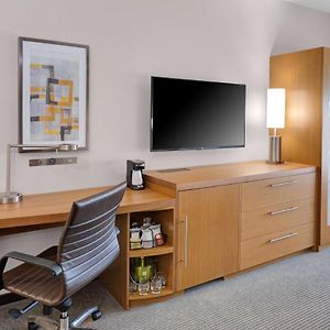 Upper Floors Queen Room